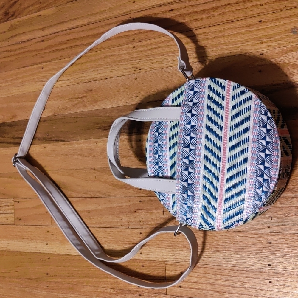 NWOT- Cute circle hand purse/crossbody in white, green, pink.
